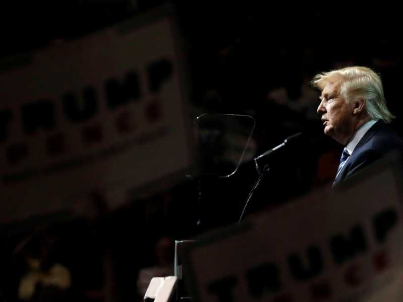 Donald Trump in visita a Canton alla Hall of Fame dei Football Pro (foto LaPresse)
