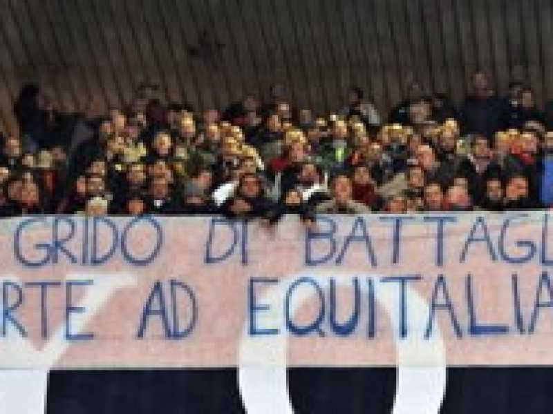 Non più “meno tasse per tutti”, ora si porta “morte a Equitalia”