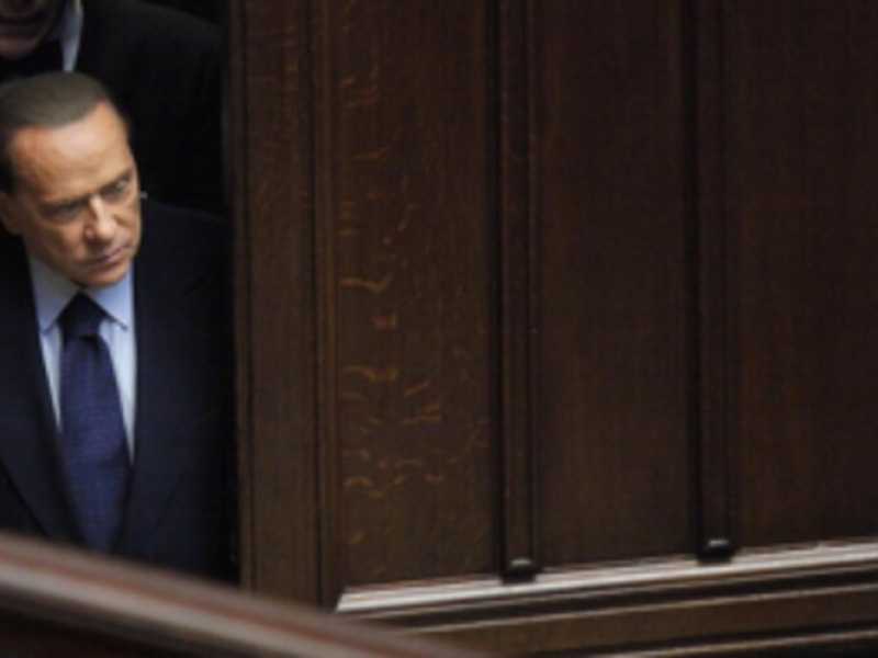 La gigantesca gogna anti Cav. che fa sanguinare la democrazia