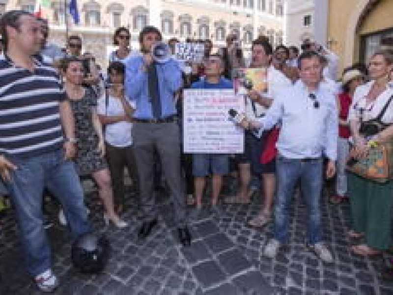 L’estate urlante dei grillini, da grande onda a innocuo ingombro