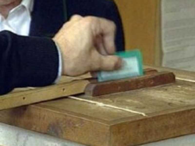 Si votano i sindaci, tremano i partiti