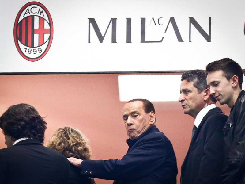 Silvio Berlusconi sabato sera in tribuna a San Siro durante Milan-Atalanta (foto LaPresse)