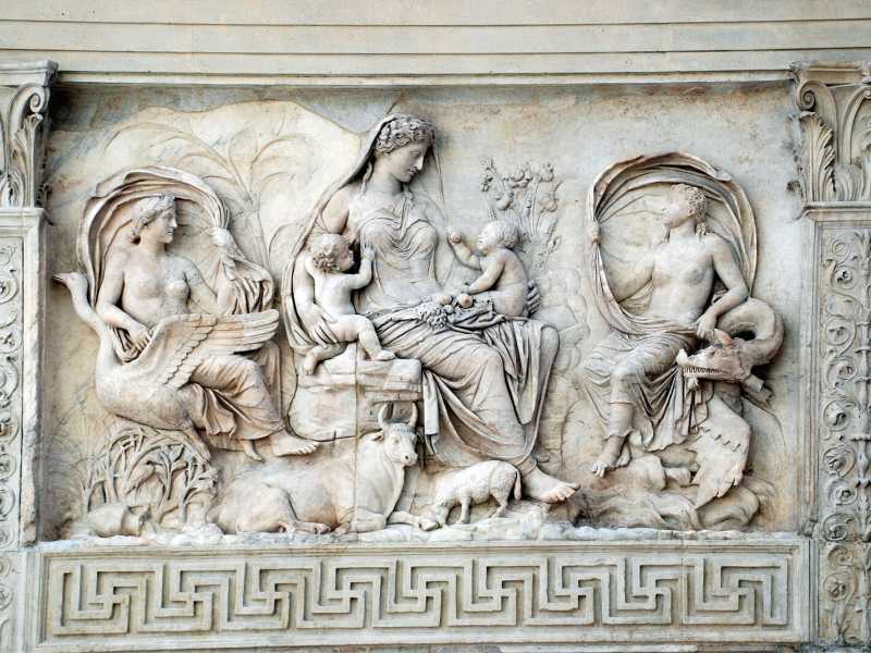 Il compleanno dell’Urbe è oggi, il Natale di Roma Aeterna è in tutti i giorni illuminati da Apollo e Diana