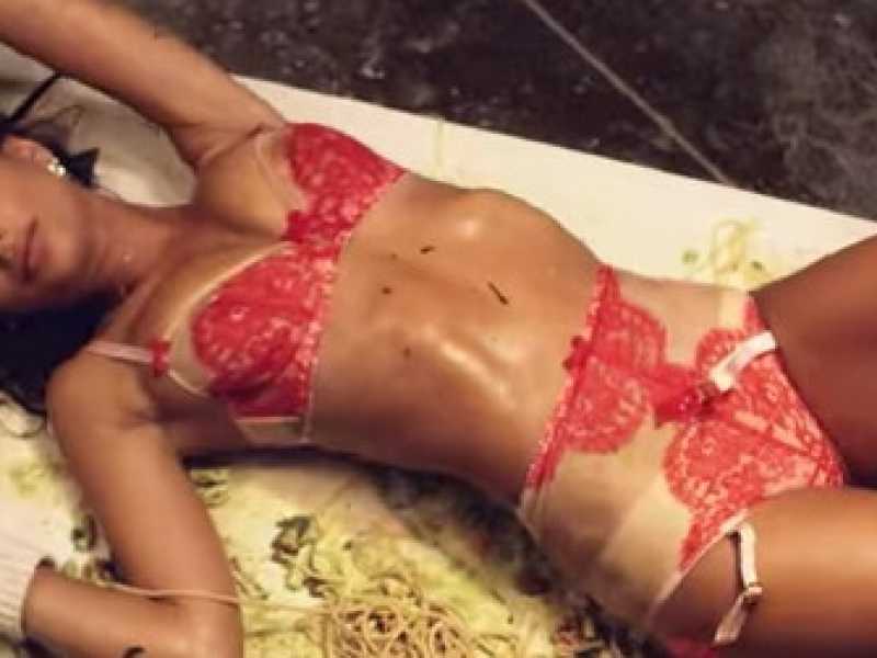 Care femministe, ecco perché Emily Ratajkowski è la donna dell'anno