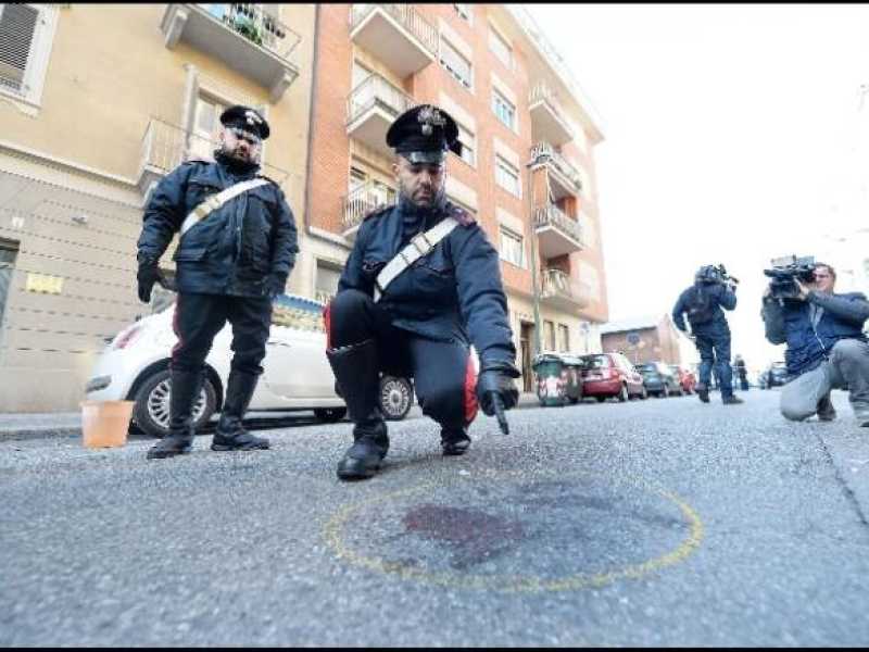 I due amanti che hanno sparato al marito di lei. Il vecchio che ha soffocato il figlio disabile