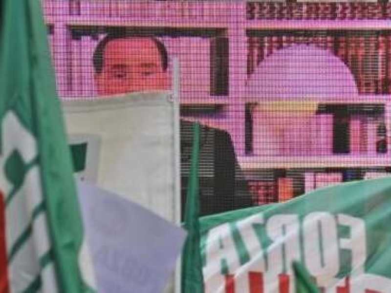 L'ultimo discorso di Berlusconi da senatore: "E' un giorno amaro ma resto in campo"