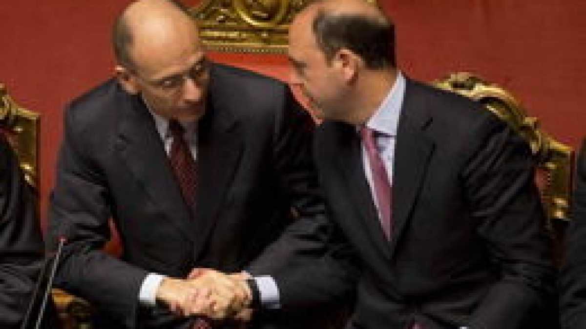 Immagine di Il patto politico e l’ammuina sociale