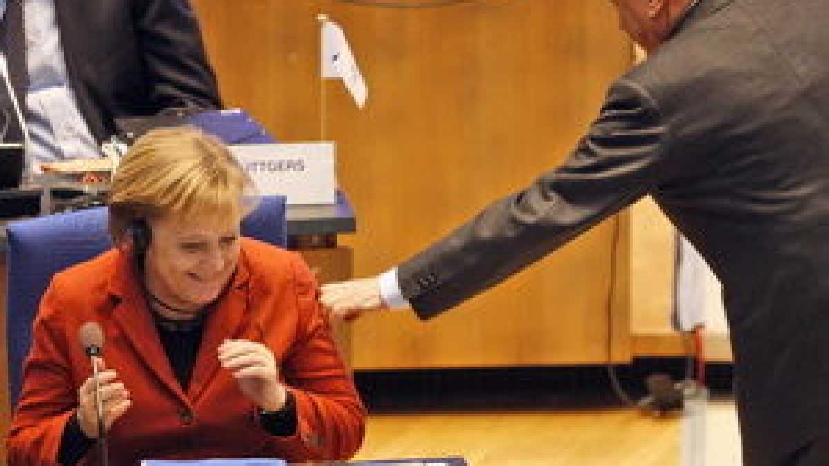 Immagine di Merkel-Berlusconi: duello sulla Germania. "Surreale attribuirmi sentimenti antitedeschi"