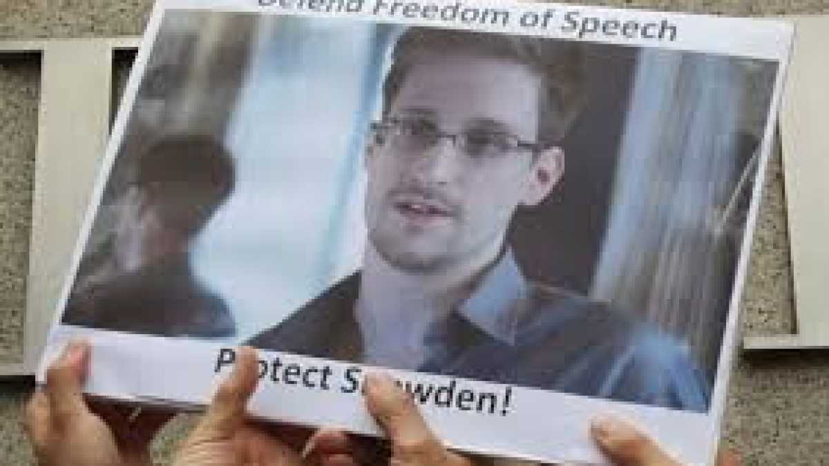 Immagine di Snowden passeggia nell’asse antiamericano con la regia della Russia