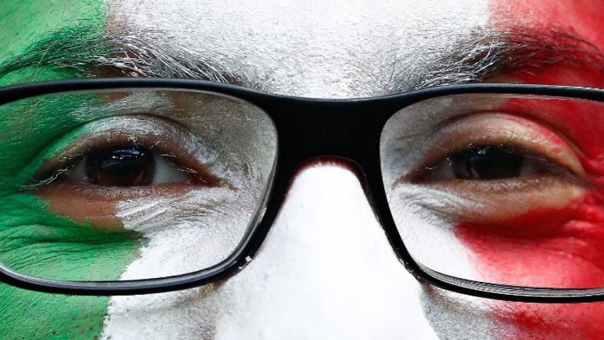 Immagine di Il bianco del tricolore simbolo perfetto dell'Italia repubblicana