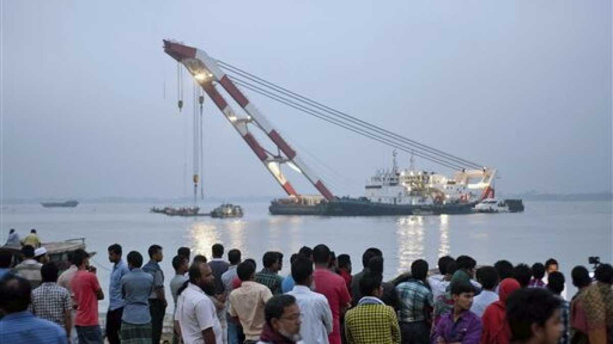 Immagine di Bangladesh, si ribalta un traghetto con 200 passeggeri