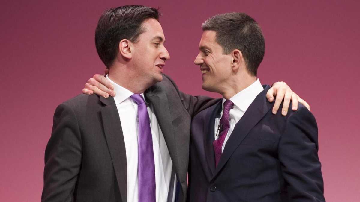 Immagine di Miliband, gli effetti letali delle parole (e delle scelte) mancate, la lotta rosa nel fango per un “Future whatever”