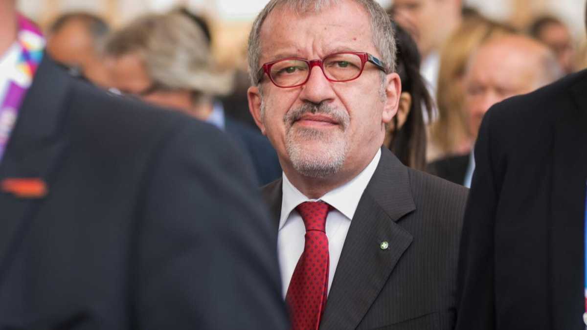 Immagine di Maroni chiede la sospensione di Schengen. Petrolio, sfida Riad-Teheran