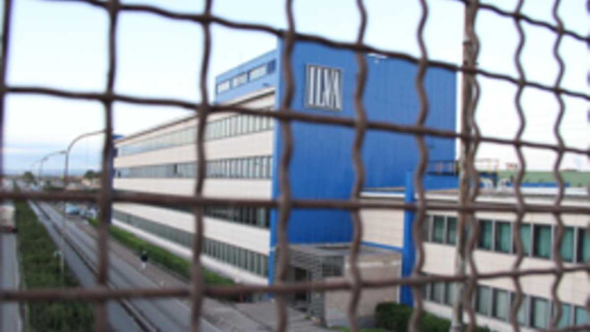 Immagine di Bastioni, acciaio, persone