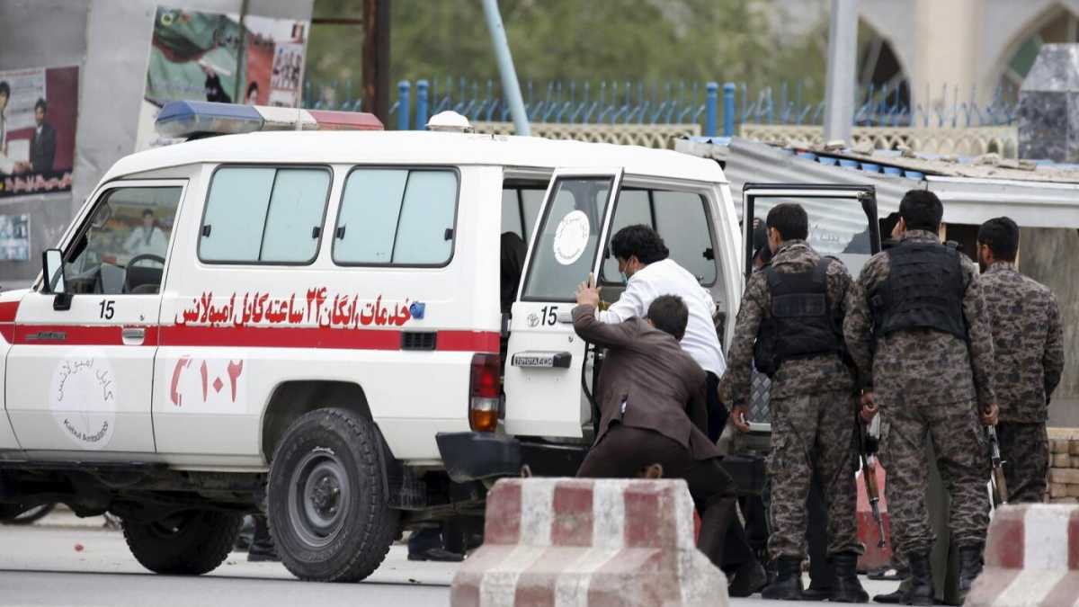 Immagine di L'attentato suicida a Kabul e la barbarie giustizialista vista da Renzi. Le notizie del giorno, in breve