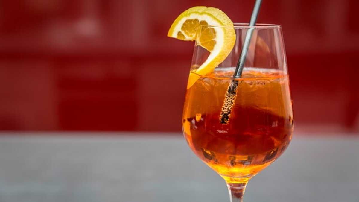 Immagine di Teoria e prassi dell'aperitivo in campagna elettorale. Astenersi amiche astemie