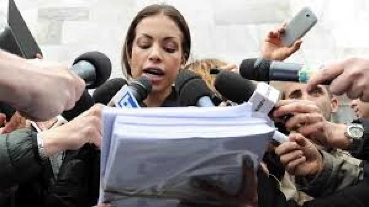 Immagine di Silvio interdetto = Silvio santo subito