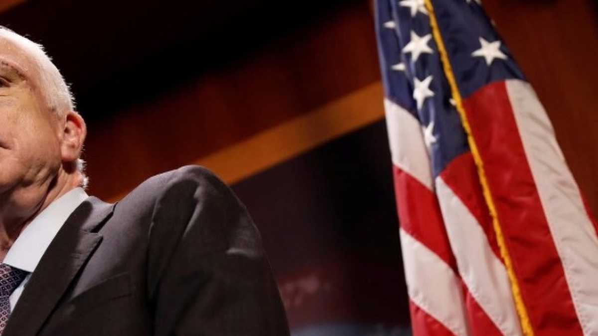 Immagine di I vaccini obbligatori, la notte di McCain e il festival neonazi. Di cosa parlare stasera a cena