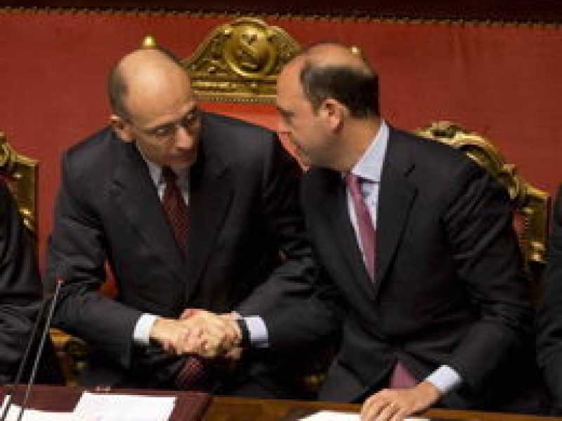 Il patto politico e l’ammuina sociale