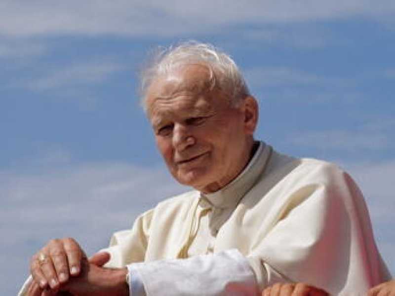 Francesco invoca Wojtyla sul suo Sinodo misericordioso