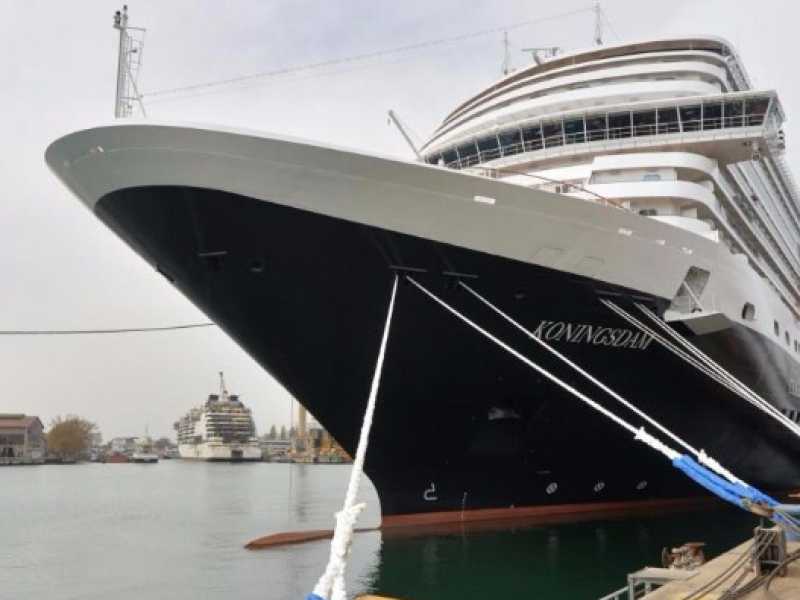 Il braccio di ferro Italia-Francia su Stx e il No di Trump ai soldati trans. Le notizie del giorno, in breve