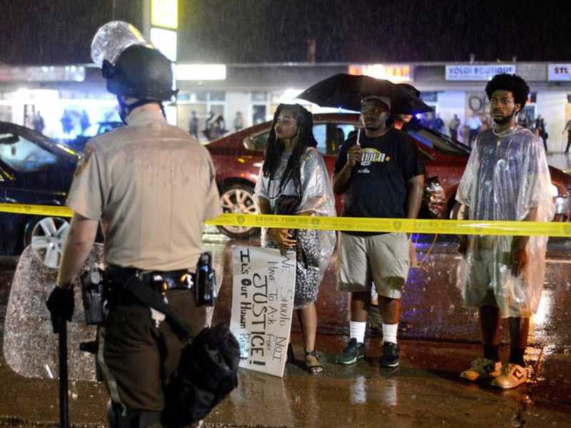 New York, un agente ammazza un ragazzo nero disarmato