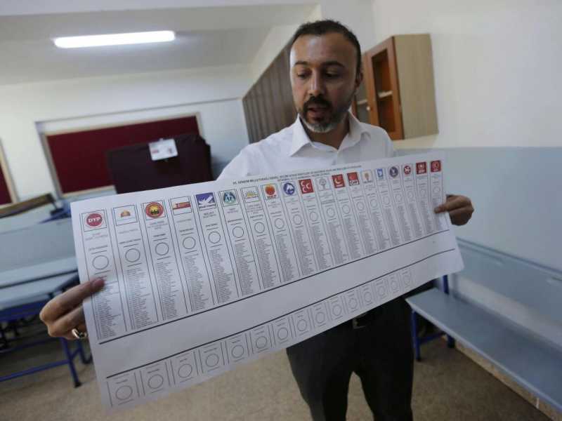 Erdogan dimezzato, Maroni smemorato e i Playmobil. Di cosa parlare stasera a cena