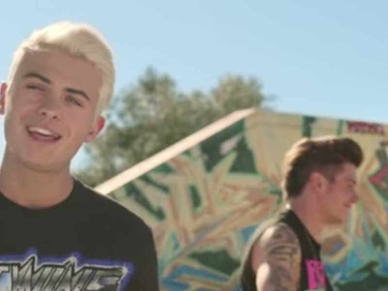 Un frame del video di Benji e Fede (feat. Annalisa) "Tutto per una Ragione"