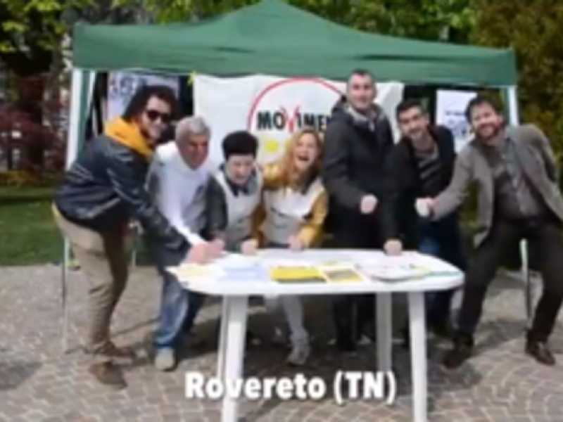 Perché anche i grillini si fanno un inno da Prima Repubblica