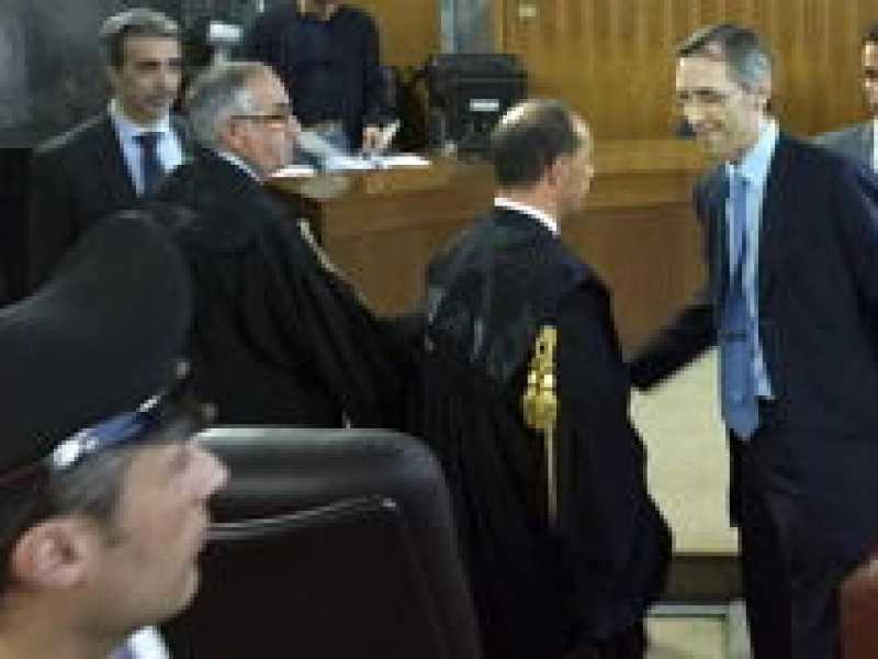 Rivoluzione: si può eliminare un politico per via giudiziaria