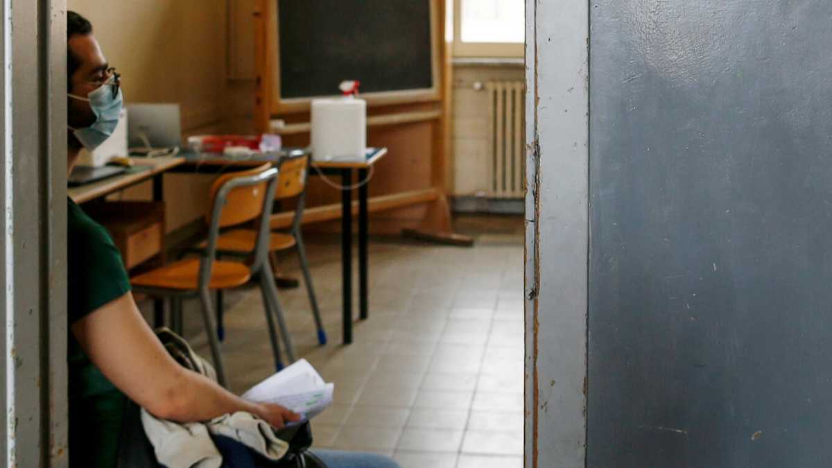 Immagine di Lo scarica barile di Azzolina e Arcuri sulla scuola