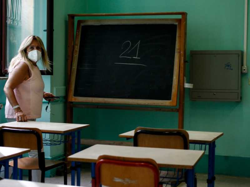 A Roma procede la preparazione delle scuole nel rispetto delle normative anti contagio (foto LaPresse)