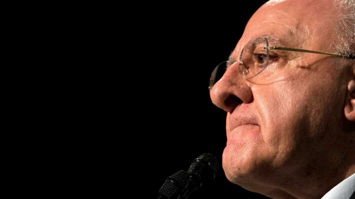 Immagine di Sia lode a De Luca, uomo di popolo e di partito