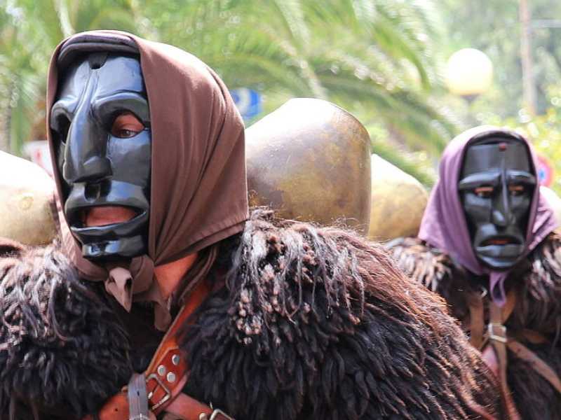 Mamoiada, costume tradizionale dei mamuthones (via Wikipedia)