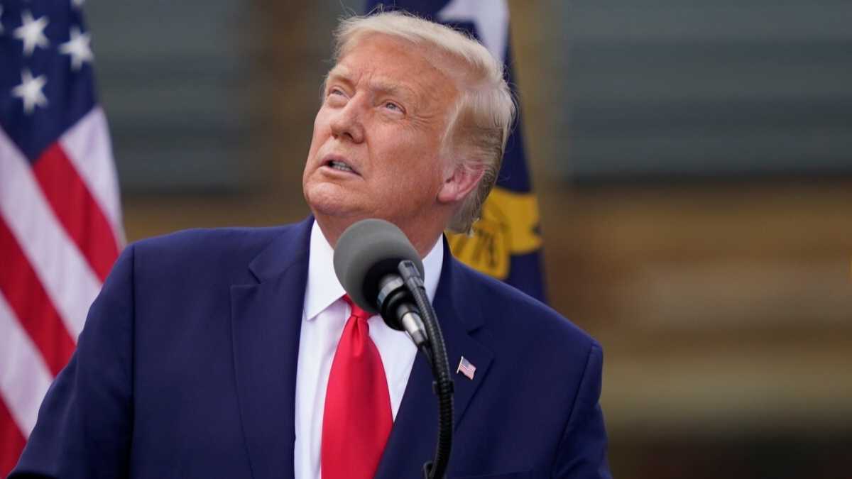 Immagine di Trump chiede agli elettori di votare due volte. Ma è una frode
