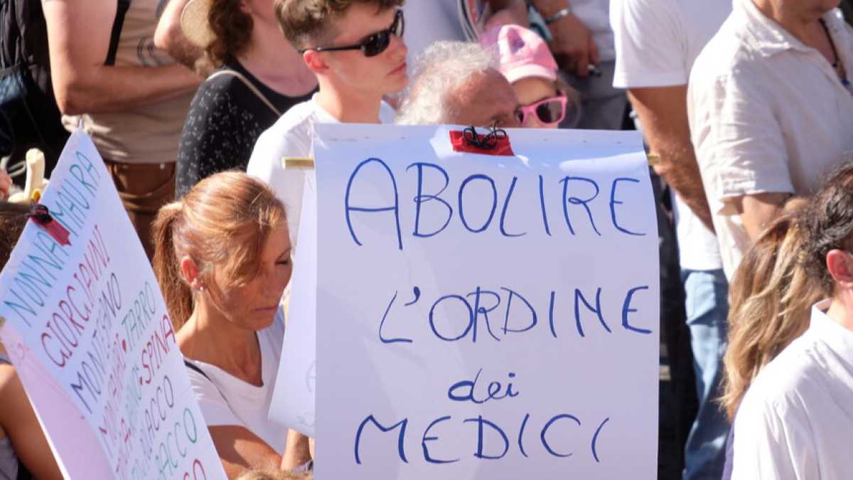 Immagine di Ecco la feccia, e subito dopo i giustificazionisti