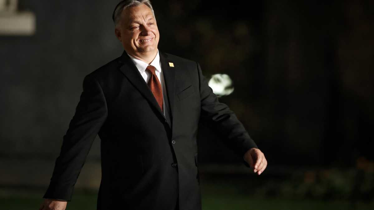 Immagine di Confini chiusi e stadi aperti