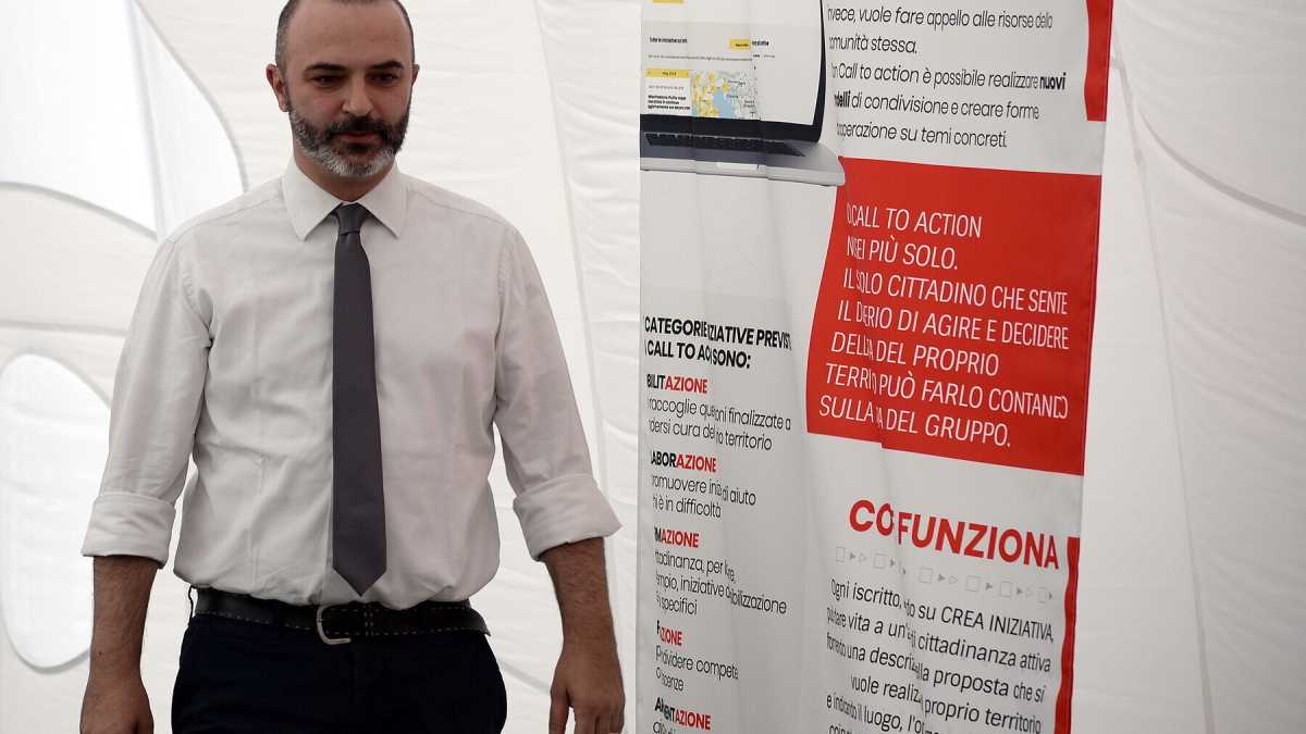 Immagine di In Romagna col Pd, a Roma con la Raggi. L'insostenibile doppiezza di Max Bugani (e del M5s)