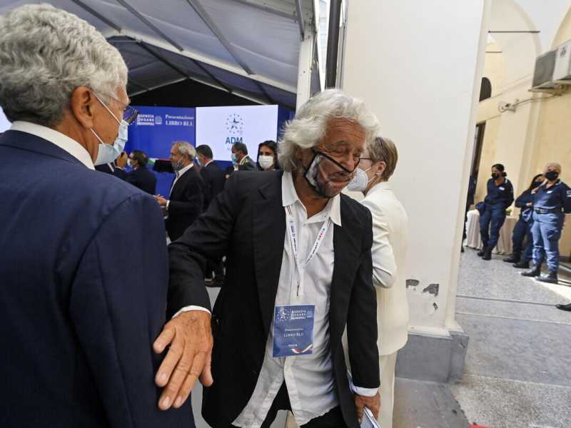 D'Alema & Bettini, quanto affetto per il compagno Grillo