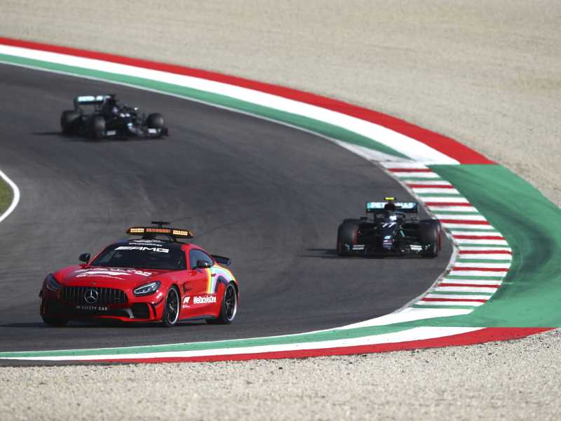 Autoscontri al Mugello, ma a vincere è sempre Hamilton