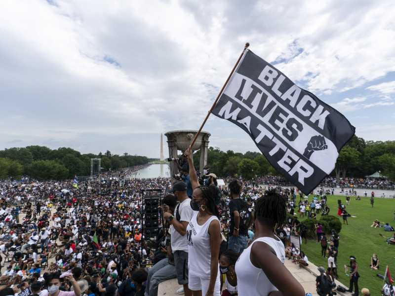 Estremismo e vandalismo di Antifa e Black Lives Matter sono un regalo a Trump