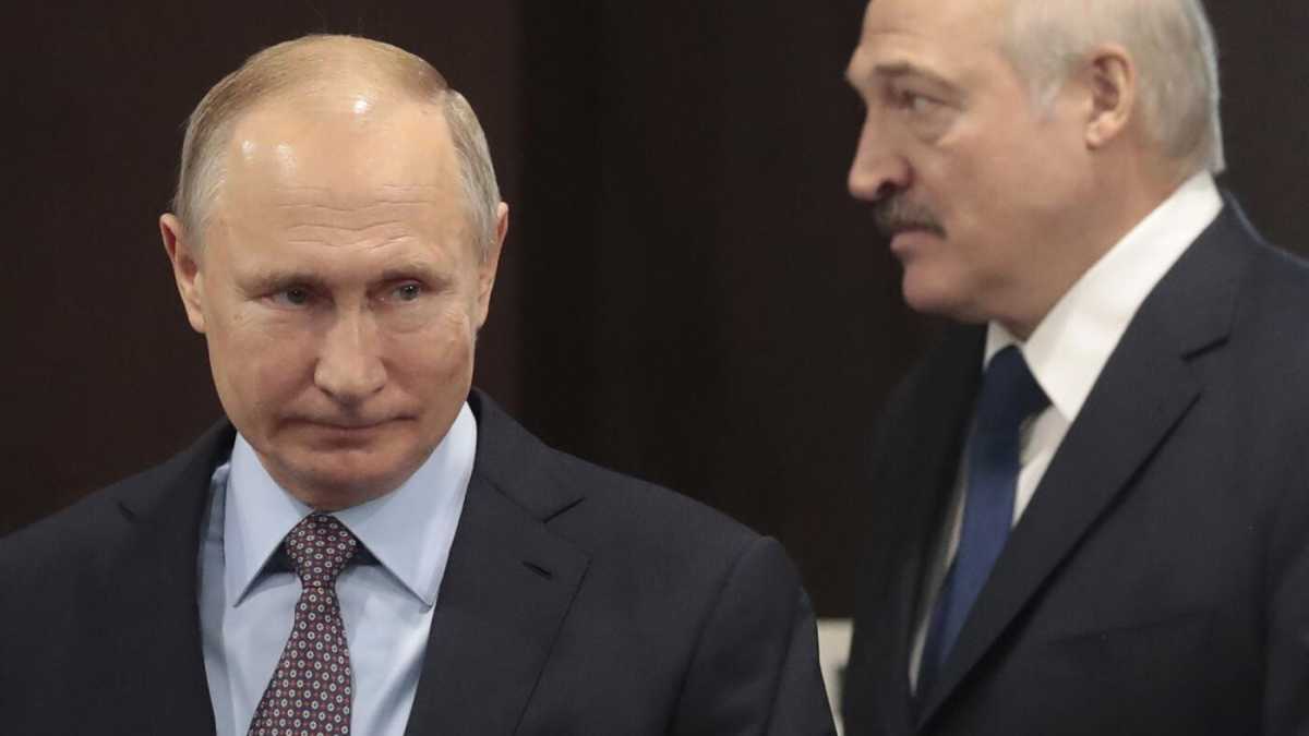 Immagine di Lukashenka prende appunti davanti a Putin ma ottiene poco. L’ombra di Navalny