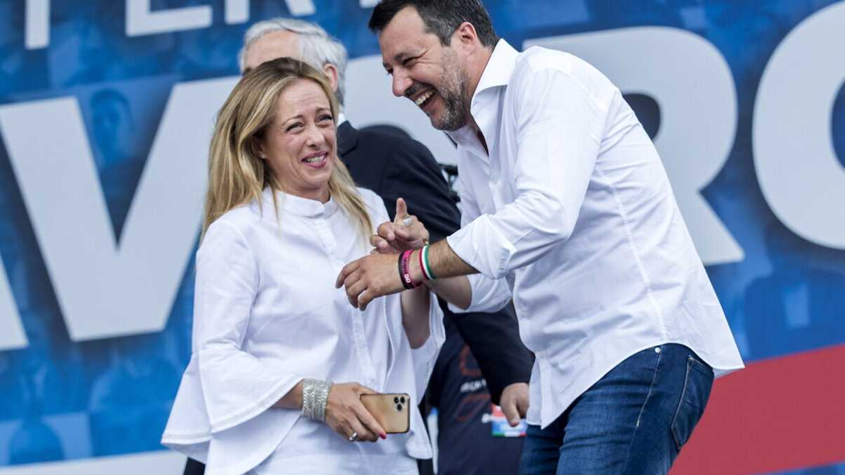 Immagine di Così il M5s spende soldi per fare propaganda per Salvini e Meloni