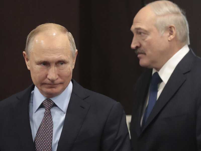 Lukashenka prende appunti davanti a Putin ma ottiene poco. L’ombra di Navalny
