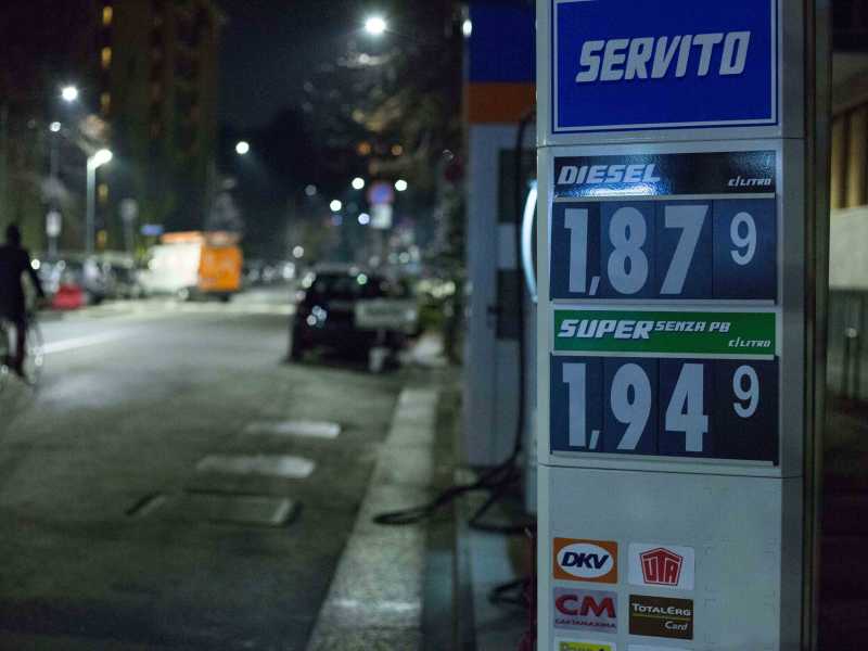 La truffa politica nascosta dietro all’aumento delle accise sul gasolio