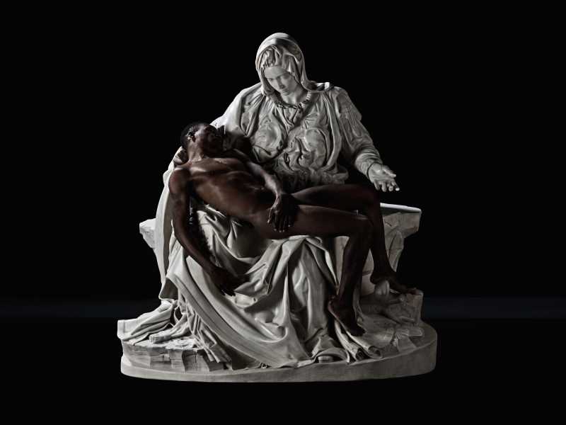 Un'altra Pietà rivisitata e i soliti razzisti da tastiera
