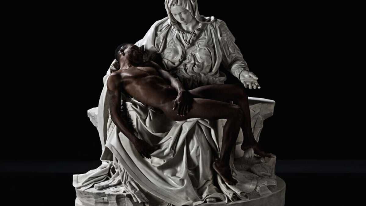 Immagine di La bella Pietà in nero e i volenterosi somari della blasfemia