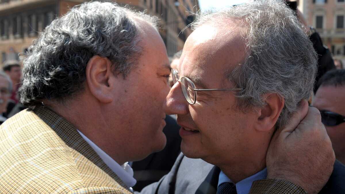 Immagine di Veltroni & Bettini: c'eravamo tanto amati. Sul referendum (e poteri forti) se le danno di santa ragione