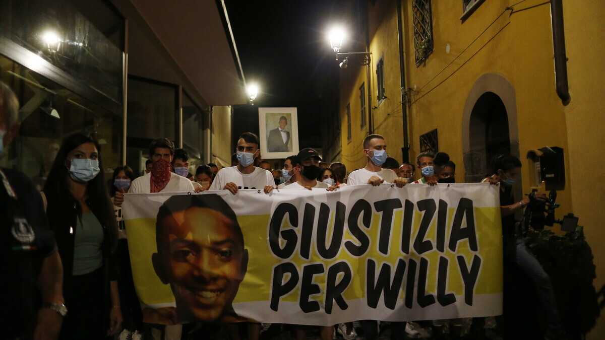 Immagine di Ormai i politici ordinano gli arresti su Twitter