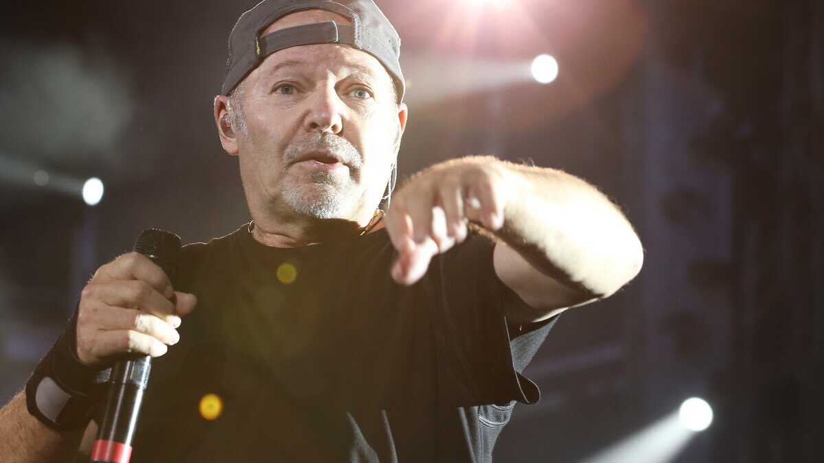Immagine di Lettera a Vasco Rossi, con molti cuori